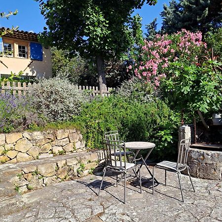 Bed and Breakfast La Ferme Saint-Marc-Jaumegarde Экстерьер фото