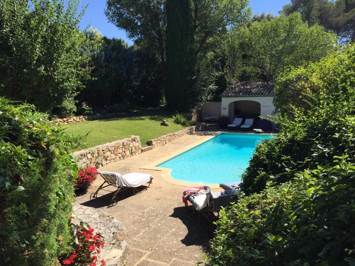 Bed and Breakfast La Ferme Saint-Marc-Jaumegarde Экстерьер фото