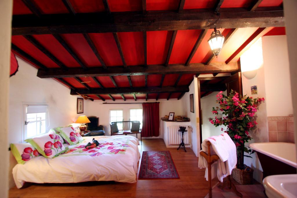 Bed and Breakfast La Ferme Saint-Marc-Jaumegarde Номер фото