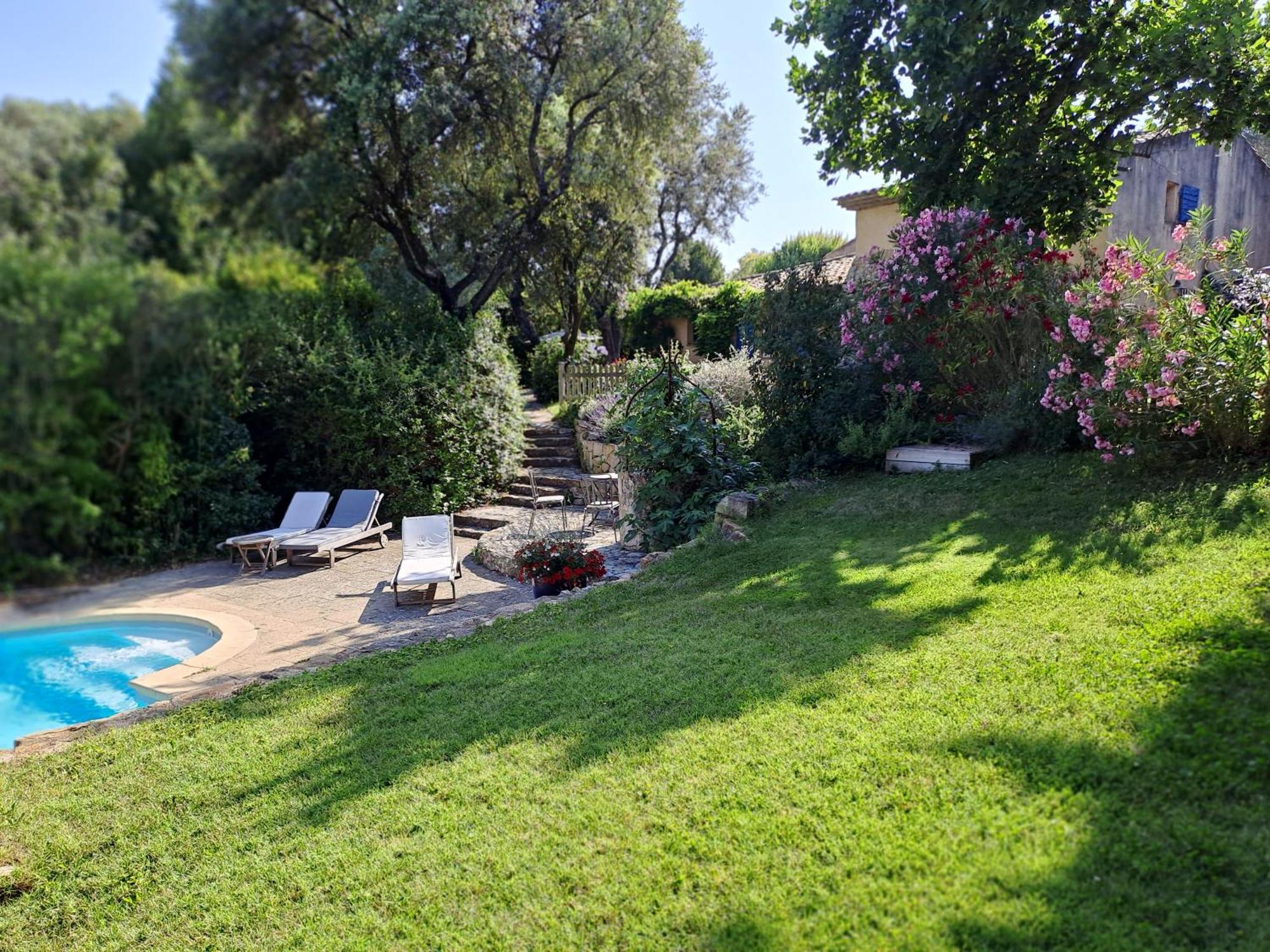 Bed and Breakfast La Ferme Saint-Marc-Jaumegarde Экстерьер фото
