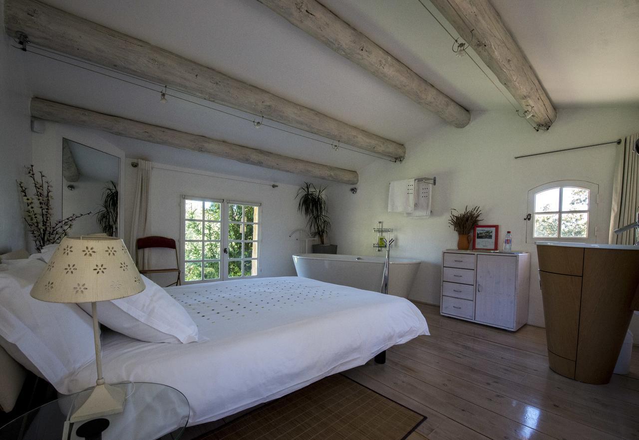 Bed and Breakfast La Ferme Saint-Marc-Jaumegarde Экстерьер фото