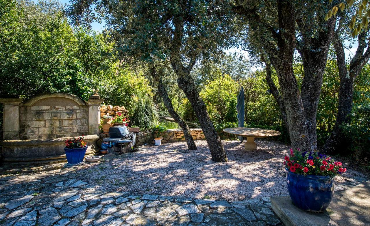 Bed and Breakfast La Ferme Saint-Marc-Jaumegarde Экстерьер фото